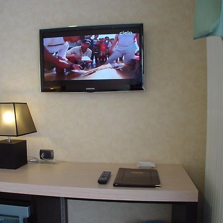 Hotel Don Abbondio Lecco Dış mekan fotoğraf