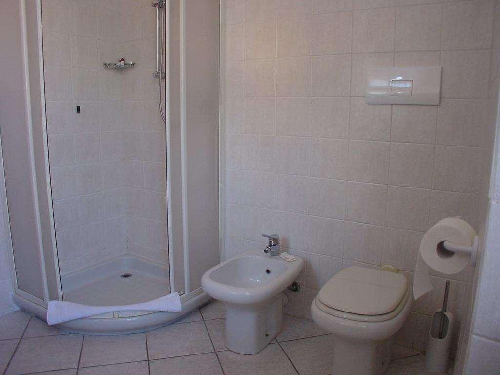 Hotel Don Abbondio Lecco Oda fotoğraf