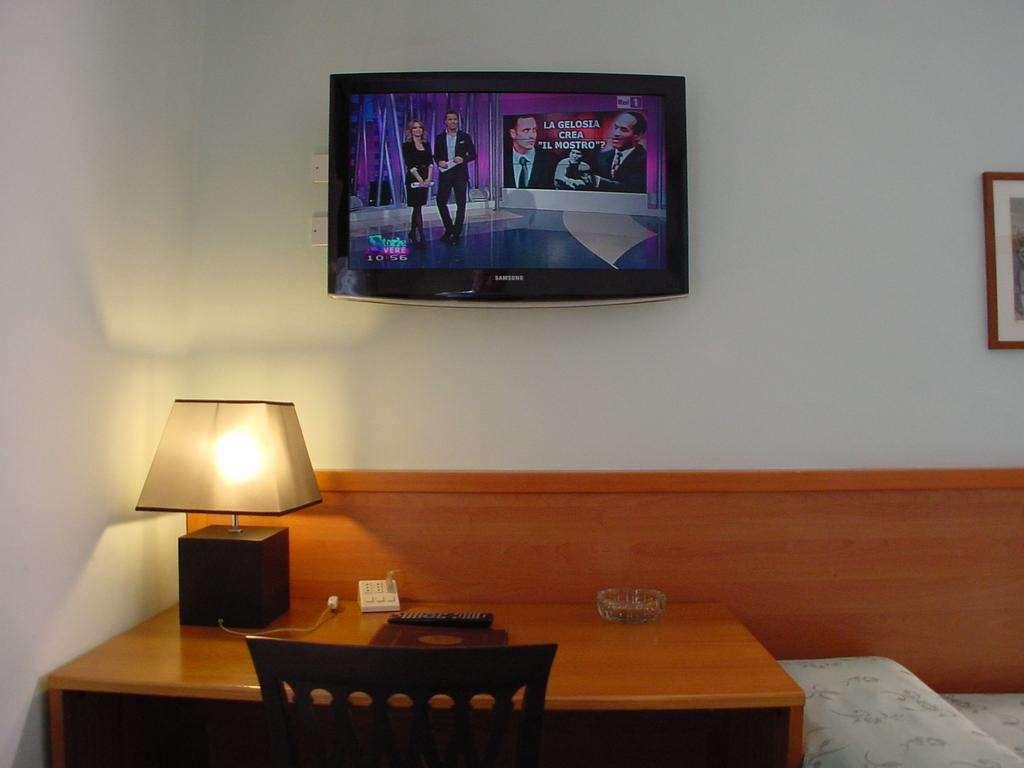 Hotel Don Abbondio Lecco Oda fotoğraf