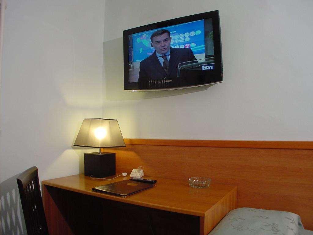 Hotel Don Abbondio Lecco Oda fotoğraf