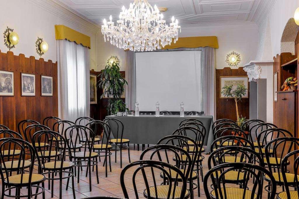 Hotel Don Abbondio Lecco Konforlar fotoğraf